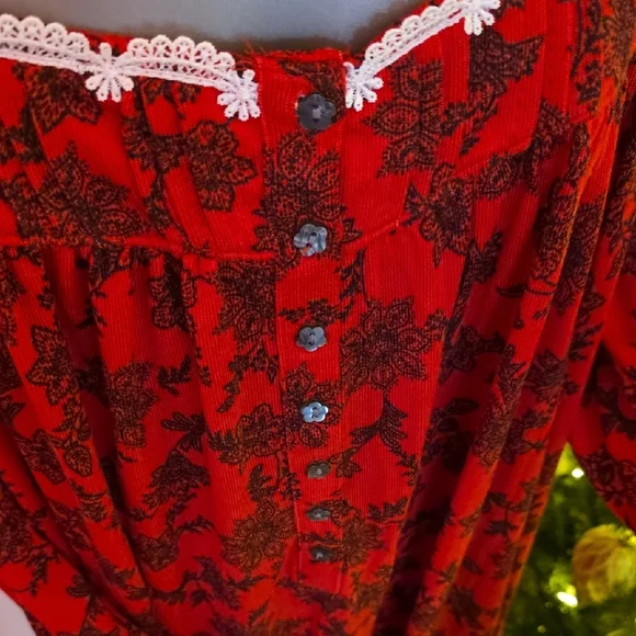 Secret Treasures Red Floral Lace Robe. Really Soft - Picture 4 of 16